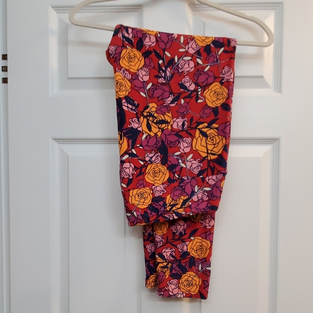 Lularoe adult leggings ***TC2***